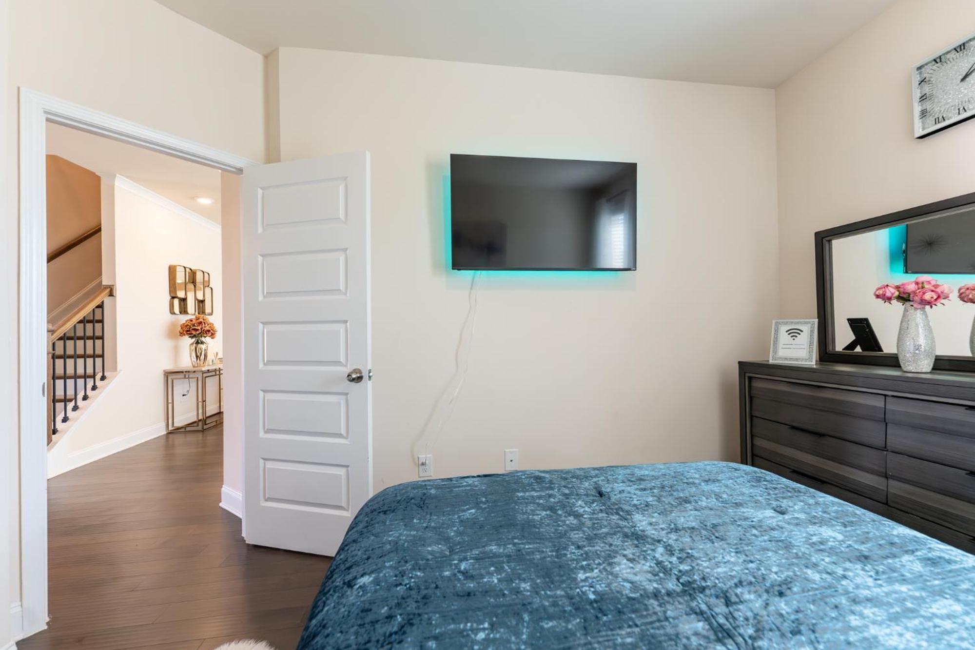 Luxury Bedroom With Private Bath Hampton Exterior foto